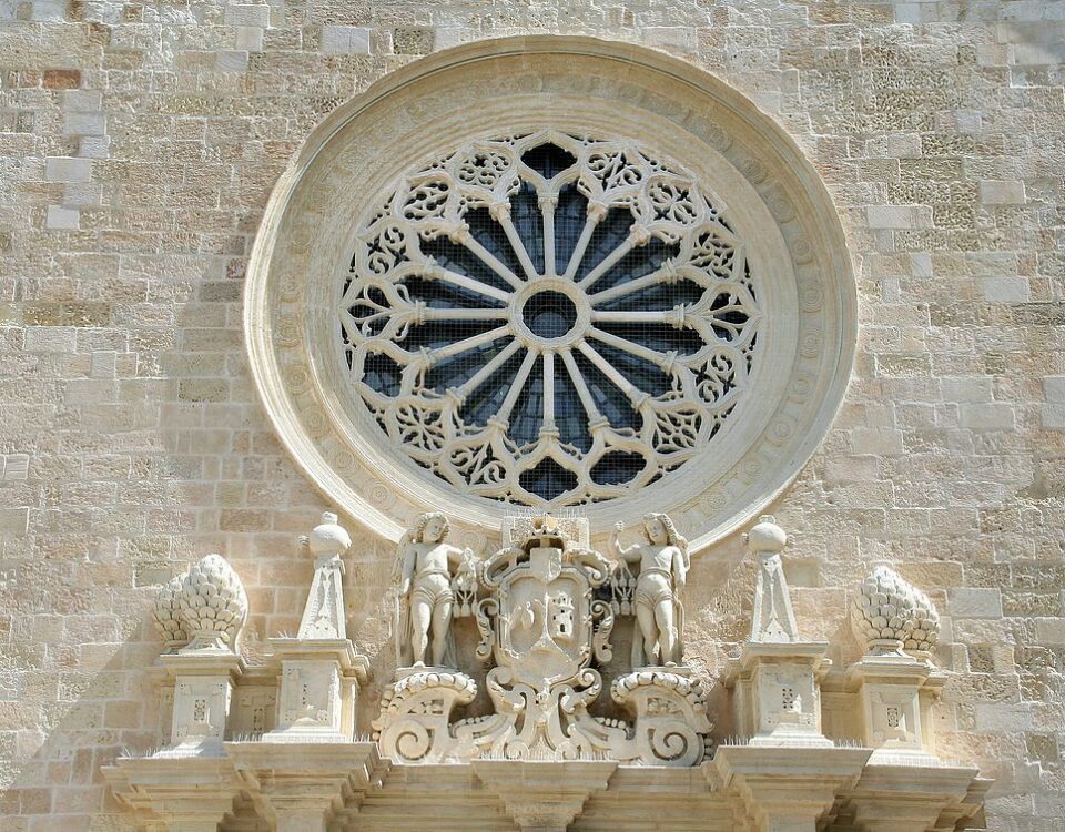 Dettaglio del rosone della cattedrale di Santa Maria Annunziata a Otranto
